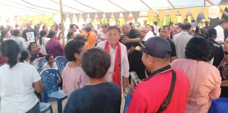 Lagu dan Puisi "Gandong" Sambut Kedatangan Bodewin-Ely di Mahia 2 1000189325