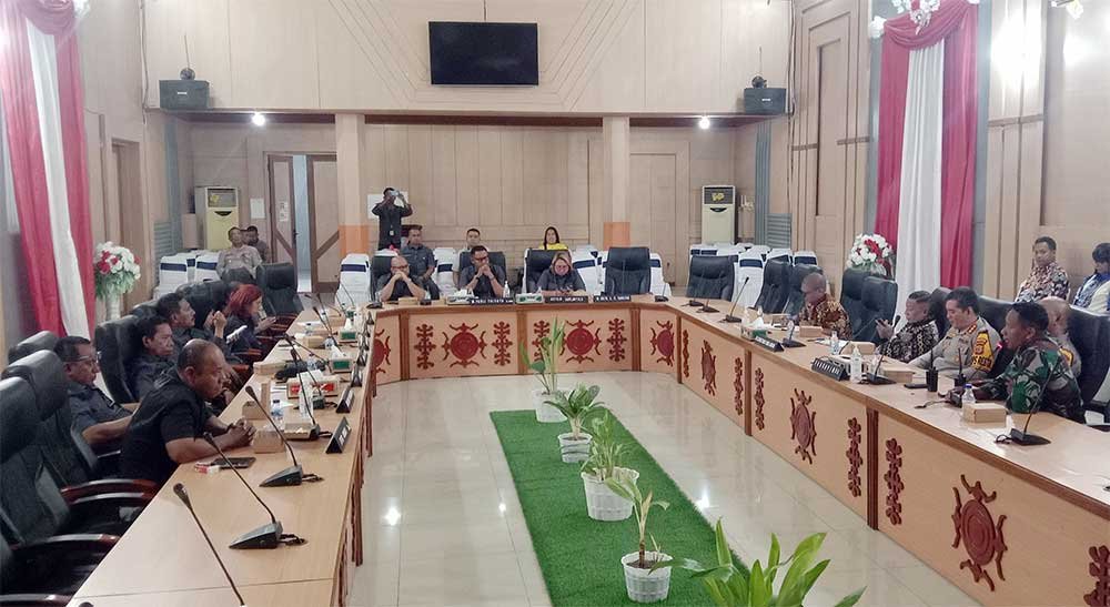 Sikapi Bentrok Trikora, Mairuhu Minta Keamanan di Kota Ambon Diperketat 1 DPRD Kota Ambon gelar pertemuan sikapi bentrok Ambon