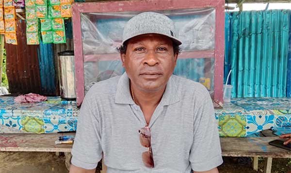 Agen Mitan di Aru Seenaknya Naikan Harga, Pertamina Malah Soroti Keluhan Masyarakat 1 Demianus Elsurun Tokoh Pemuda Aru