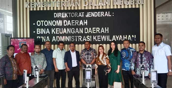 DPRD Kota Ambon Konsul 8 Raperda ke Kemendagri2