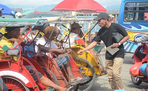 MAFINDO Gelar Kampanye "Maluku Lawan Hoaks" di Pasar dan Terminal Mardika Ambon 1 MAFINDO Maluku Kampanye Anti