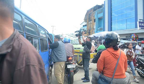 MAFINDO Gelar Kampanye "Maluku Lawan Hoaks" di Pasar dan Terminal Mardika Ambon 3 MAFINDO Maluku Kampanye Anti