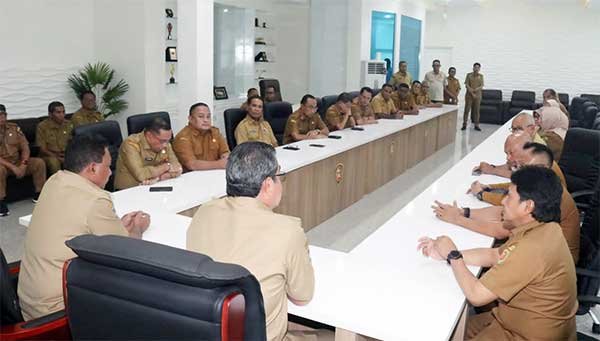 Tiba di Ambon, Lewerissa-Vanath Langsung Sambangi Kantor Gubernur Maluku 3 Gubmal Tiba Ambon Gelar Rapat