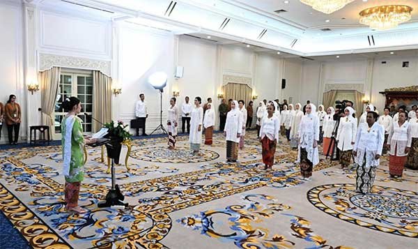 Selvi Ginbran Lantik Ketua Dekranasda Provinsi 1