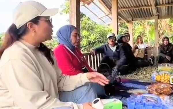 Turun Lapangan, Lisa Wattimena Pastikan Program TP-PKK Berjalan Efektif