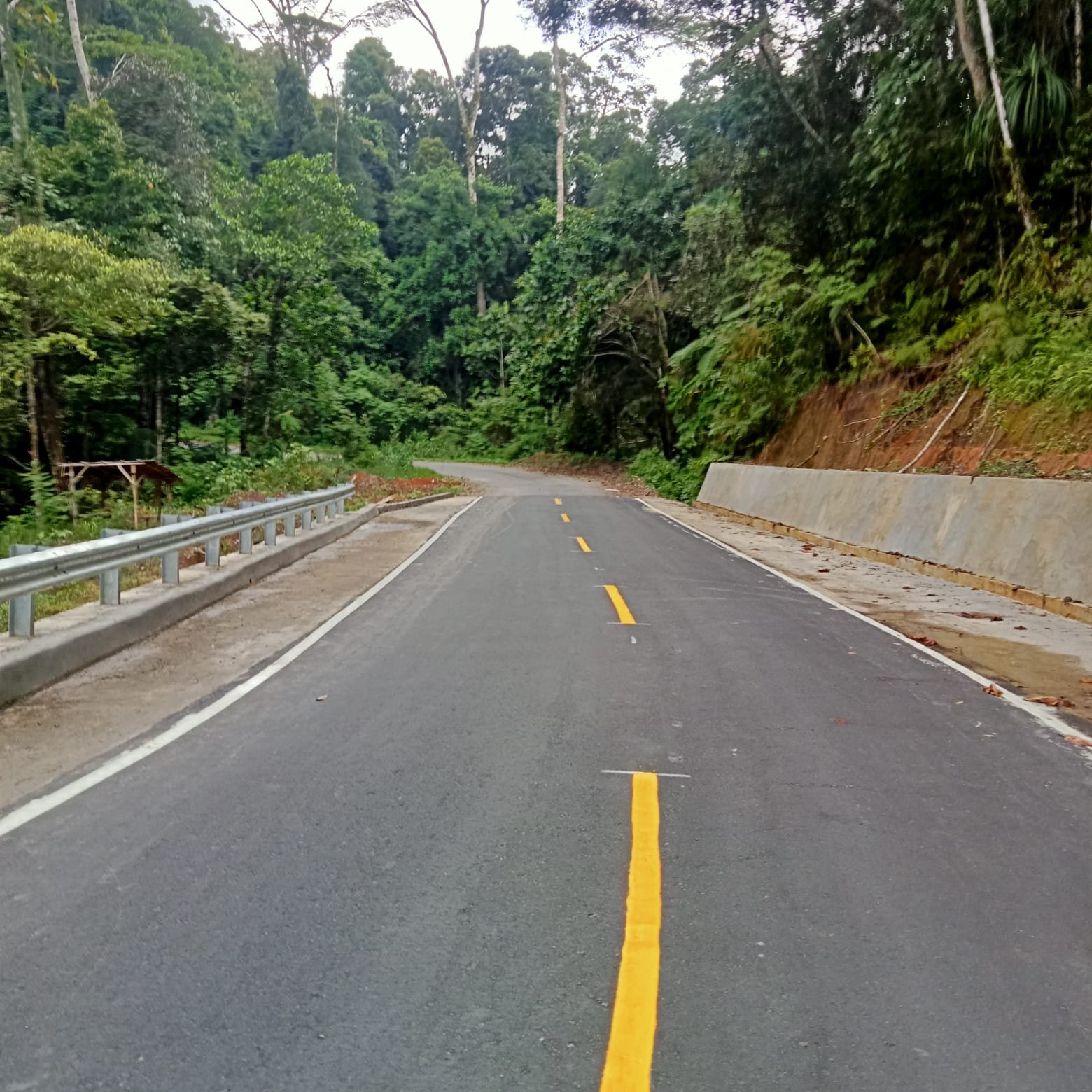 Leuwol : Pekerjaan Jalan Waipia - Saleman Sudah Selesai 1 IMG 20250424 WA0062