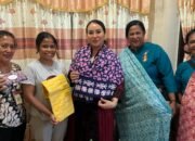 Blusukan, Ketua PKK Ambon Beri Support ke IKM KEP Mahina Laha dan Pengrajin Batik Lateri