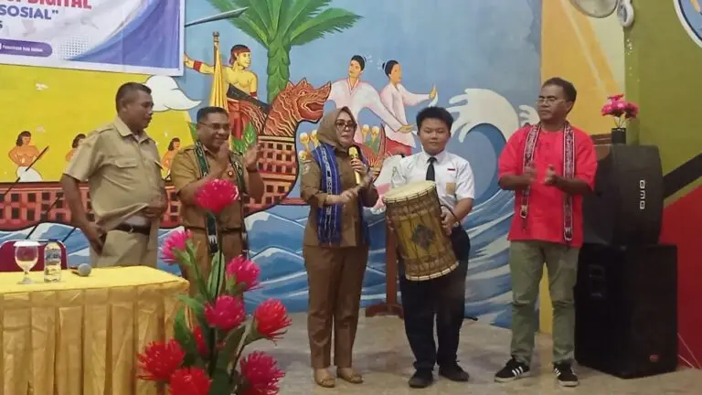 Sosialisasi Literasi Digital di SMP 14 Ambon, Wawali : Generasi Muda Harus Bijak Bermedsos 1 IMG 20250429 WA0001 768x432 1