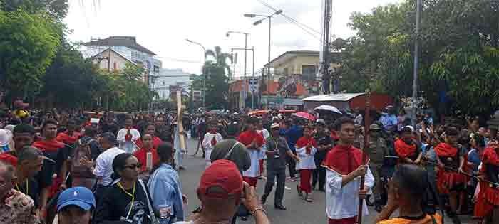 Jalan Salib di Ambon2