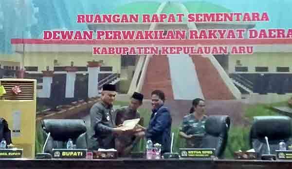 Ada 5 Rekomendasi DPRD Aru Terhadap LKPJ 2024, Begini Respon Bupati Kaidel 1 DPRD Aru rekomendasi LKPJ 2024