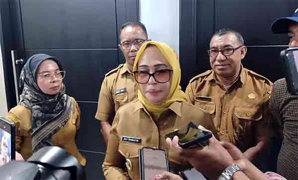 Wawali Ely Kembali Serukan Warga Berbelanja di Gedung Pasar Mardika Baru 1 Wawali Ely Belanja Geudng Pasar Mardika Baru