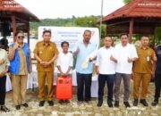 Walikota Ambon Beri Bantuan Alat Perikanan Ke 12 KUB