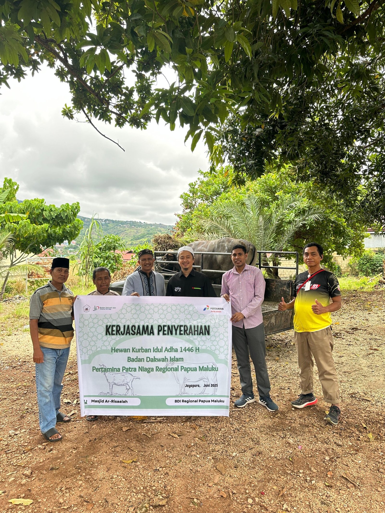 Pertamina Patra Niaga Regional Pamalu Salurkan 136 Hewan Kurban di Wilayah Ring 1 Perusahaan 1 IMG 20250607 WA0064 scaled
