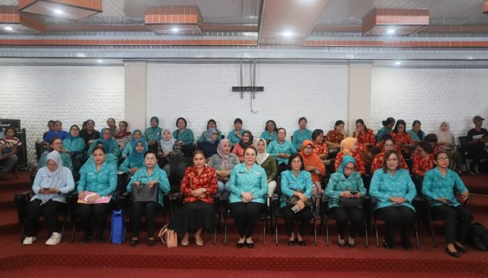 TP-PKK Kota Ambon Gelar Sosialisasi Pola Asuh Anak di Era Digital