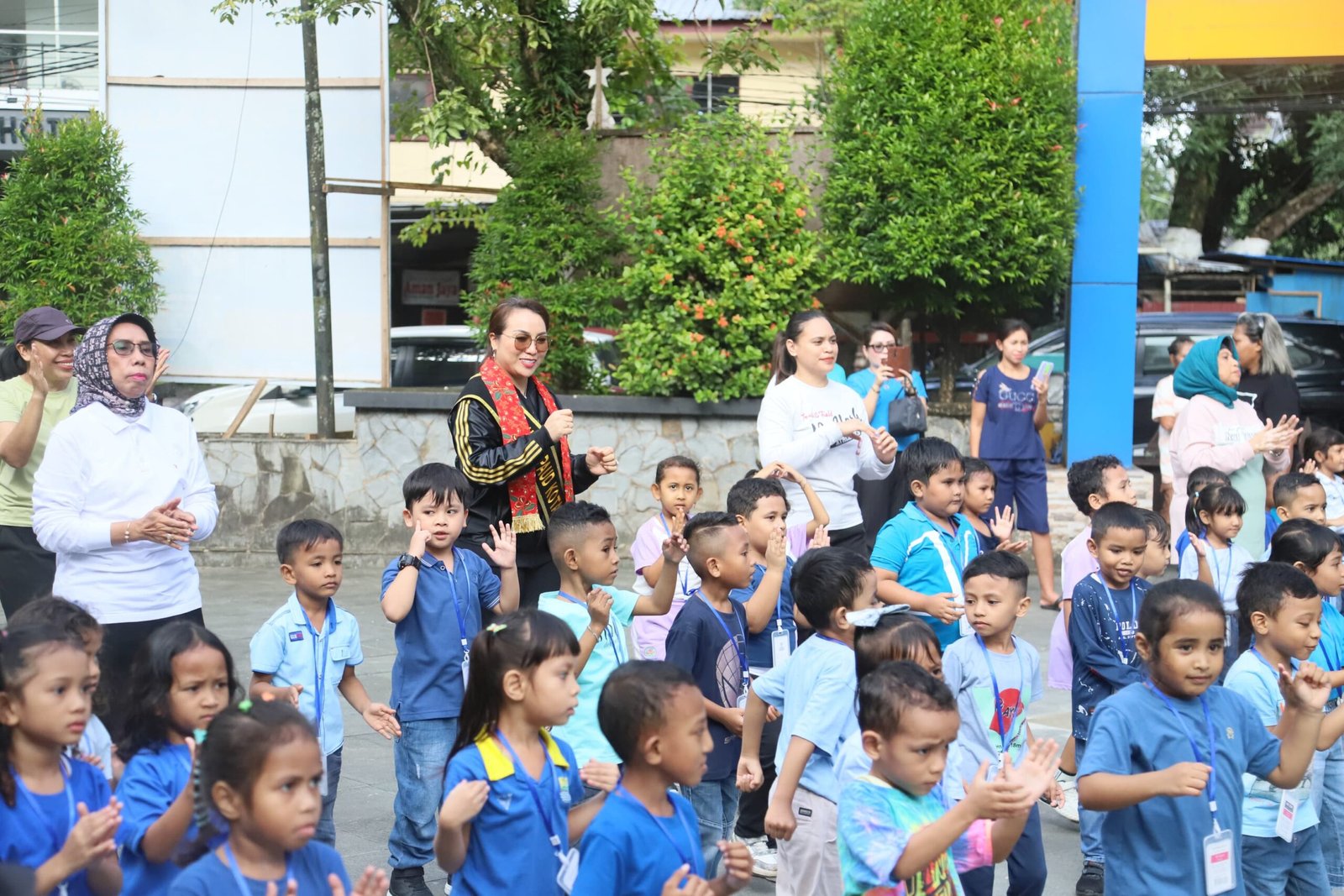 Senam Bersama Peringati Hari Anak Nasional 2025, Bunda Lisa Ajarkan Gerakan 7 Kebiasaan Anak Indonesia Hebat 2 IMG 20250723 WA0057 scaled