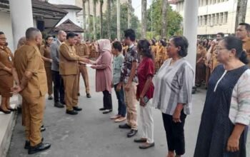 Ratusan Pelaku UMKM di Kota Ambon Terima Bantuan Usaha 6 Pemkot Ambon Bantu 130 Pelaku UMKM