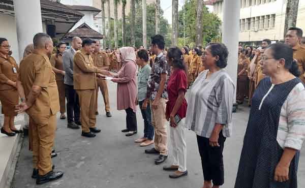 Ratusan Pelaku UMKM di Kota Ambon Terima Bantuan Usaha 1 Pemkot Ambon Bantu 130 Pelaku UMKM