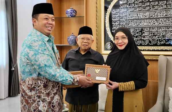 Menteri Nusron Kunjungi Wapres 13 Ma'ruf Amin, Bawa Undangan Upacara HUT ke 80 RI 1 BPN Rilis Menteri Nusron Antar Undangan ke Maruf Amin