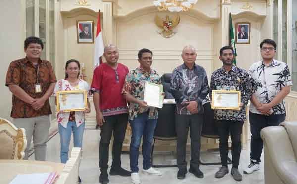 BPN Maluku-Kantah Kepulauan Aru Terima Piagam Penghargaan dari Pemda
