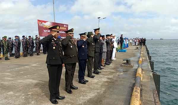 Bupati Aru Tabur Bunga3