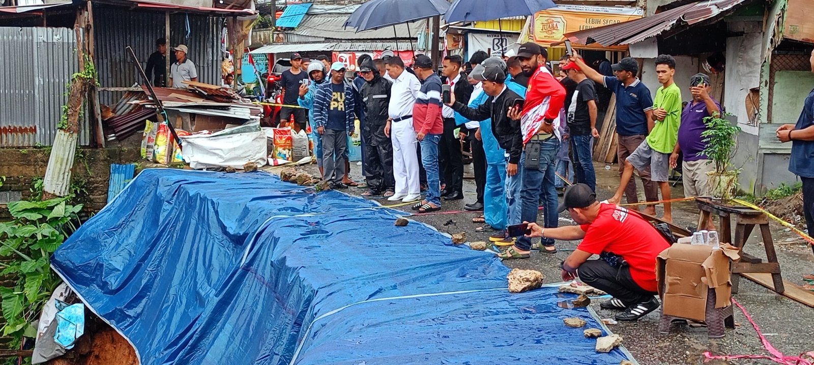 Wali Kota Ambon Tinjau 2 Lokasi Longsor 1 IMG 20250817 WA0255 scaled