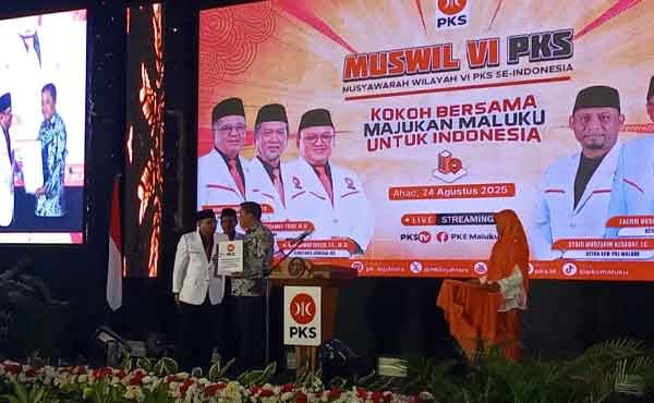 PKS Maluku Bantu Korban Rumah Tabakar di Hunut