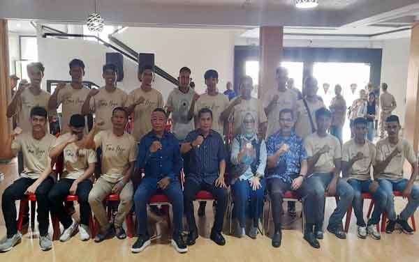 Lepas Tim Futsal Batosai Ambon Naga Menuju Solo, Bodewin Beri Wejangan 1 Walkot BW Tim Futsal Batosai Ambon Naga