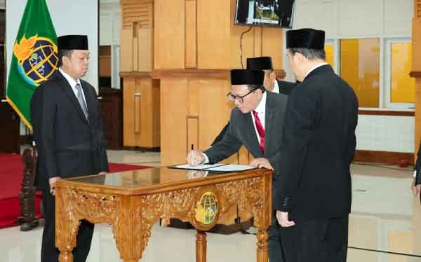 Menteri ATR/BPN saat Lantik Pejabat Struktural: Layani dengan Hati, Bukan Transaksi