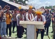 Bupati Aru Dampingi Gubernur Maluku Resmikan Teras Pelayanan Publik Desa Benjina