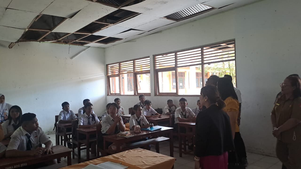 Komisi II DPRD Ambon Tinjau Kondisi Memprihatinkan SMP Negeri 13 Negeri Lama 1 IMG 20251021 WA0086