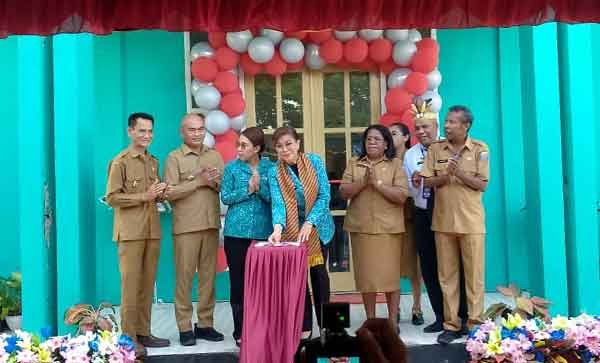 Ketua PKK Maluku Resmi TBM hingga PUSPAGA di Aru, Bupati Kaidel Apresiasi