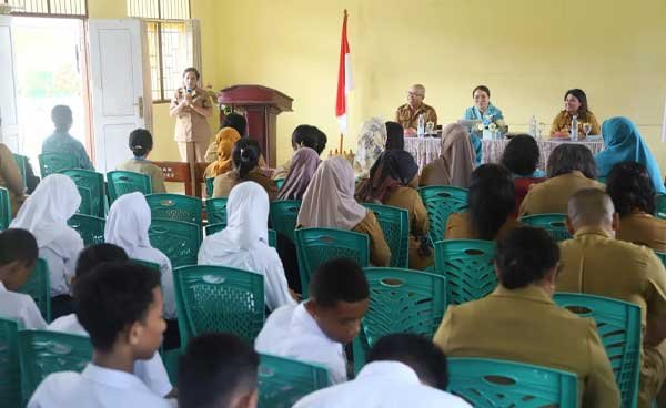 TP-PKK Ambon Ajak Guru dan Siswa SMPN 7 Cegah Kekerasan Anak 1 TP PKK Ambon SMPN 7 Cegah Kekerasan