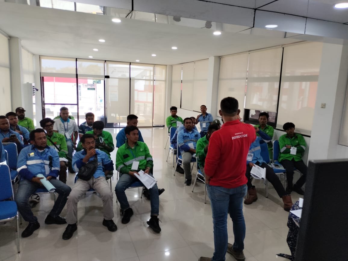 Pertamina Tingkatkan Kompetensi 95 Awak Mobil Tangki Papua–Maluku Jelang Natal dan Tahun Baru 1 IMG 20251208 WA0099