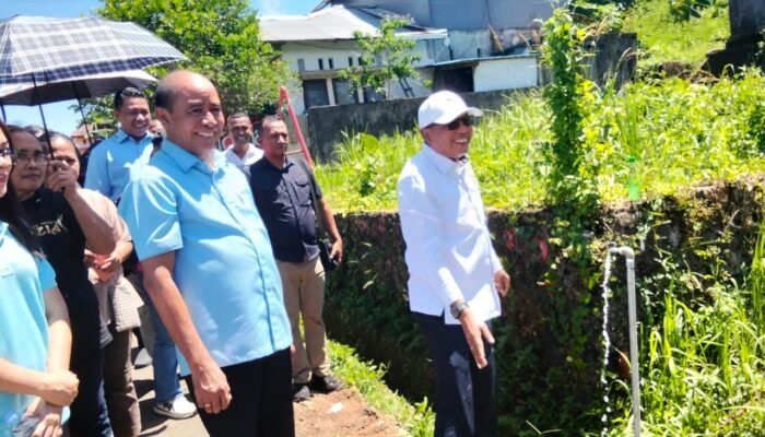 Setelah 23 Tahun Menanti, Warga Kezia Gunung Nona Akhirnya Nikmati Air Bersih