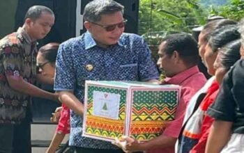 Safari Natal 2025 di Baguala, Pemkot Ambon Salurkan 100 Paket Sembako 2 Walkot BW Safari Natal 2025
