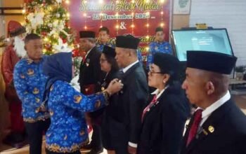 HUT ke 54 KORPRI: 6 ASN Ambon Terima Satya Lencana Karya Satya 7 Wawali Ely Sematkan Satya Lencana Karya Satya 6 ASN