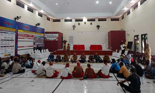 Bupati Aru Perdamaian 2 Desa2