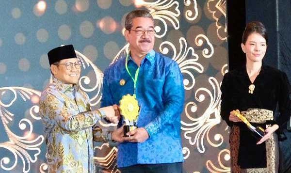 Maluku Raih Penghargaan UHC 2026: Gubernur Hendrik Tegaskan Komitmennya 1 Gubmal HL UHC Award 2026