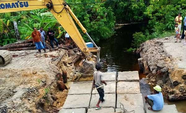 Jembatan Darurat Marbali Dobo