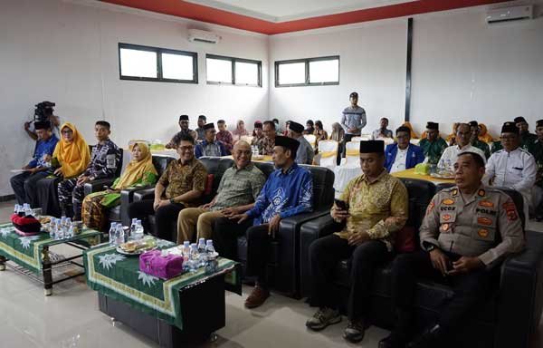 Bupati Timo Kaidel Nuh n Aisyiah Aru2