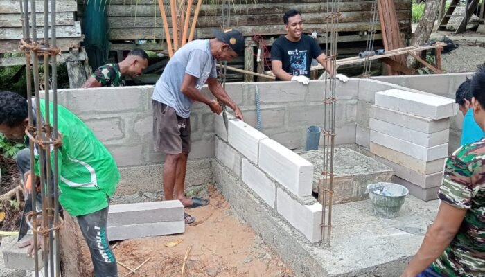 Satgas TMMD 127 dan Warga Gotong Royong RLH di Siwalima Berdiri Kokoh