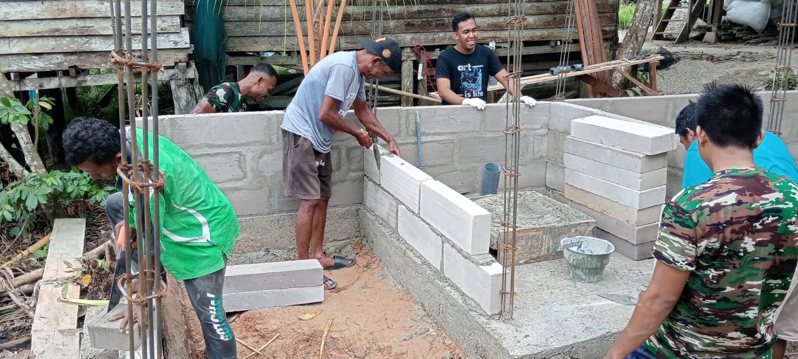 Satgas TMMD 127 dan Warga Gotong Royong RLH di Siwalima Berdiri Kokoh 1 IMG 20260228 WA0016