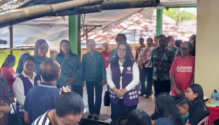 Lisa Wattimena Kunjungi Dua Posyandu, Ingatkan Peran Orang Tua dan Kader