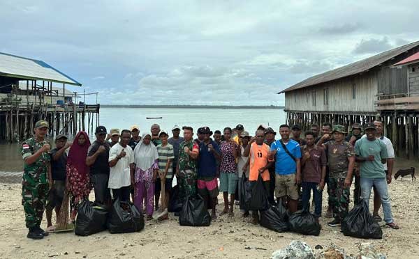 Satgas TMMD 127 Bersih2 Pantai2
