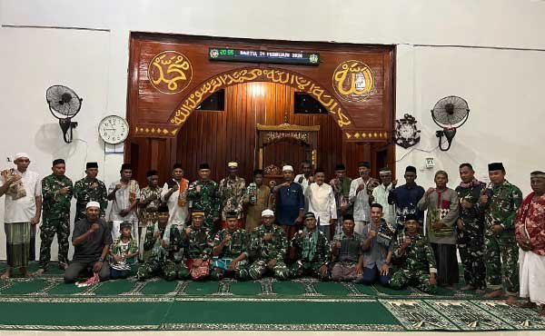 Satgas TMMD 127 Sholat Tarawih