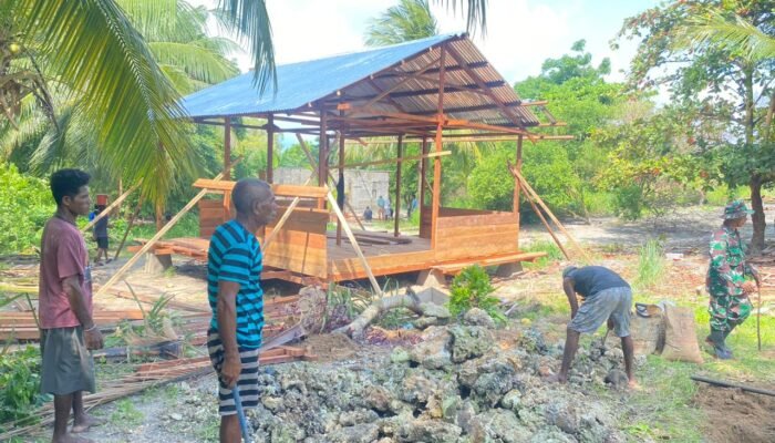 Pembangunan RLH Program TMMD 127 Mulai Pemasangan Lantai-Dinding Papan