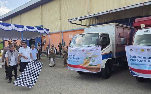 Pemkot Ambon Perum Bulog Salurkan Bantuan Pangan