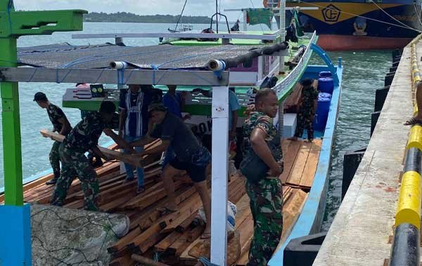 Satgas TMMD 127 Menuju Longgar Apara2