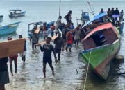 Satgas TMMD 127 Turunkan Material dari Kapal