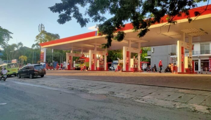 DPRD Maluku dan Pertamina Pastikan Stok BBM Ambon Aman, Antrean Dipicu Isu